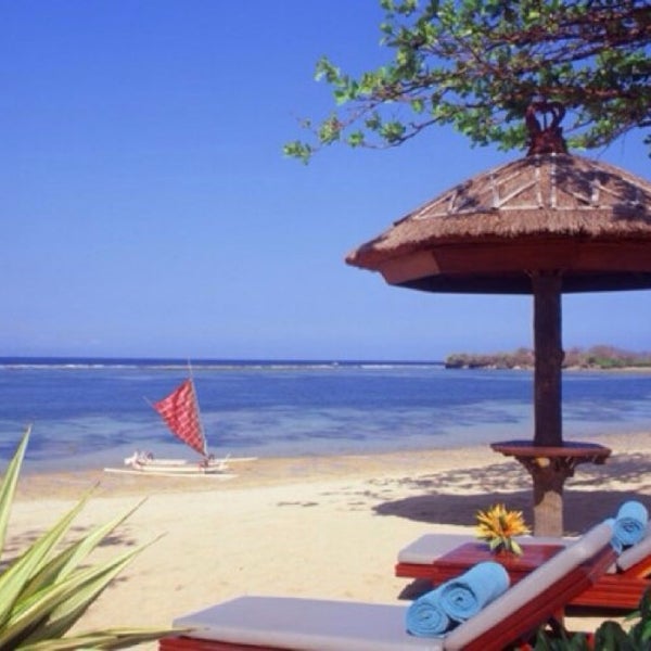 Grand travel. Kurumba 5*. отпуск девушка с чемоданом. гранд туроператор. Kurumba maldives.