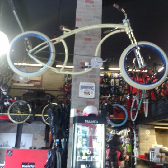 Foto diambil di Bisiklet Evim Bike &amp; Cafe oleh Zeynep Y. pada 3/1/2015