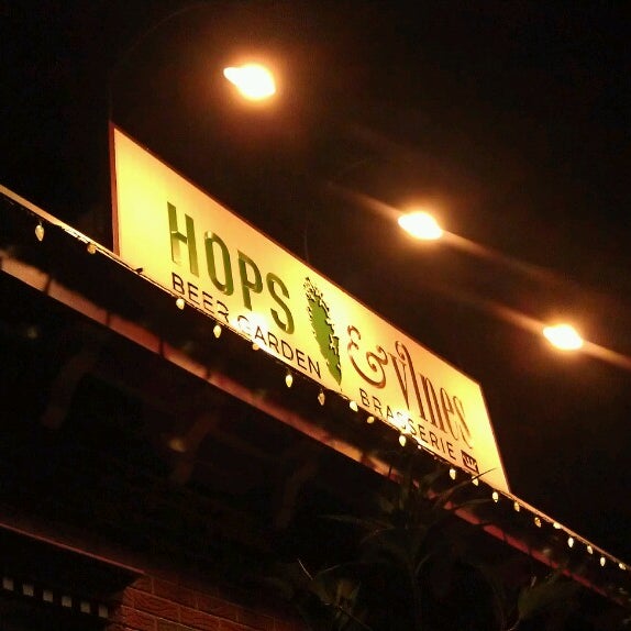 Foto tirada no(a) Hops &amp; Vines por Brian B. em 7/6/2013
