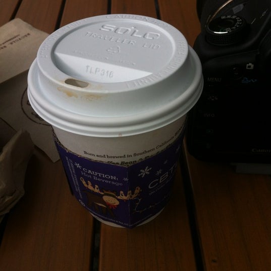 Foto tomada en The Coffee Bean &amp; Tea Leaf  por Khaled A. el 11/18/2012