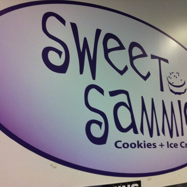 รูปภาพถ่ายที่ Sweet Sammies โดย Gary B. เมื่อ 3/16/2013