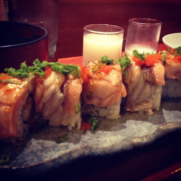 รูปภาพถ่ายที่ Shimo Restaurant โดย Rebecca N. เมื่อ 5/1/2013