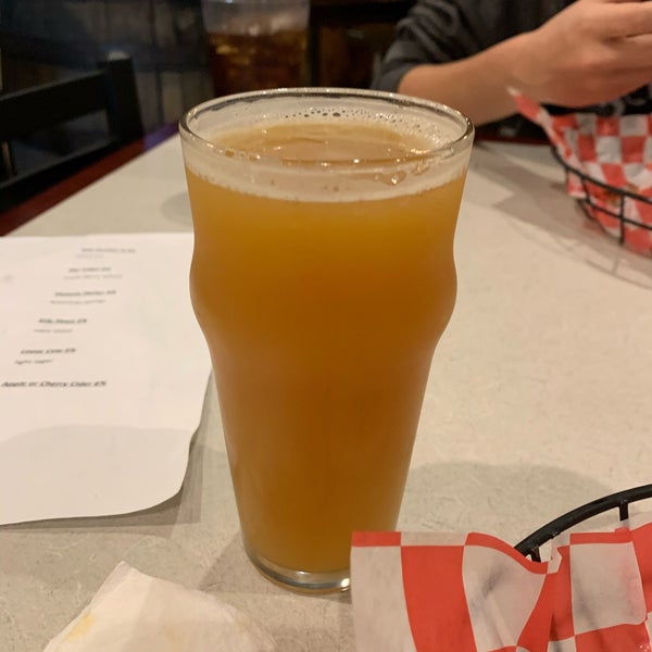 Das Foto wurde bei 5 Lakes Brewing Co von Scott R. am 4/9/2021 aufgenommen