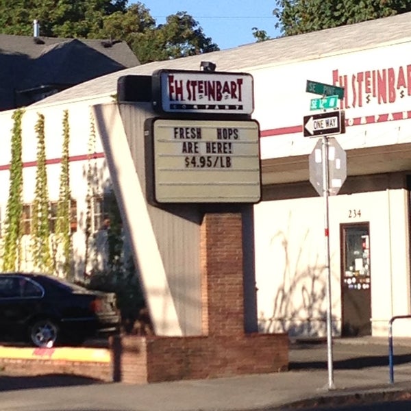 Photo taken at F. H. Steinbart Homebrew Supply by Rain F. on 9/11/2013