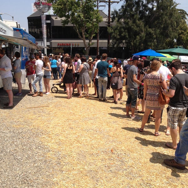 รูปภาพถ่ายที่ LA Vegan Beer &amp; Food Festival โดย Rain F. เมื่อ 5/4/2013