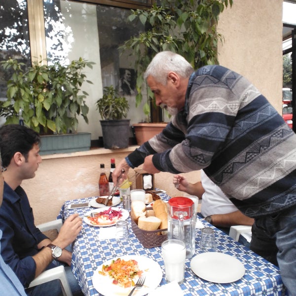 Photo taken at Öğüt Kol Köfte by TC Baburşah Y. on 1/17/2017