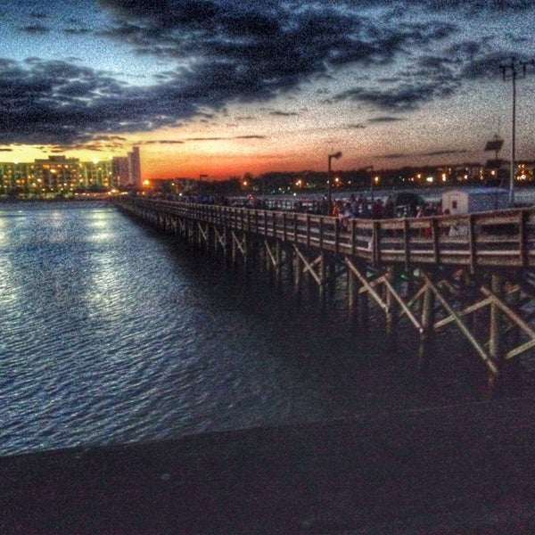 Foto diambil di Springmaid Pier oleh Lorrie S. pada 10/4/2014