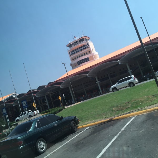 6/11/2016 tarihinde Cesar A.ziyaretçi tarafından Cibao Uluslararası Havalimanı (STI)'de çekilen fotoğraf