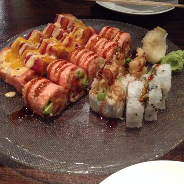 Снимок сделан в Ozu Japanese Cuisine &amp; Lounge пользователем Samantha Z. 10/22/2013