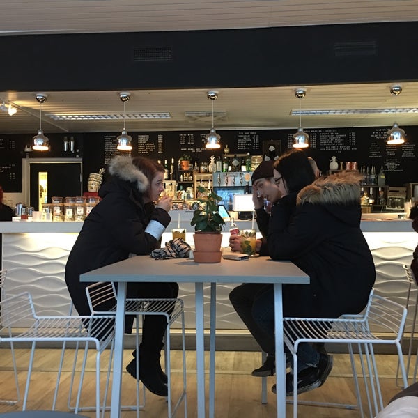 Das Foto wurde bei Cafe &amp; Bar 21 von Gökhan S. am 12/31/2017 aufgenommen