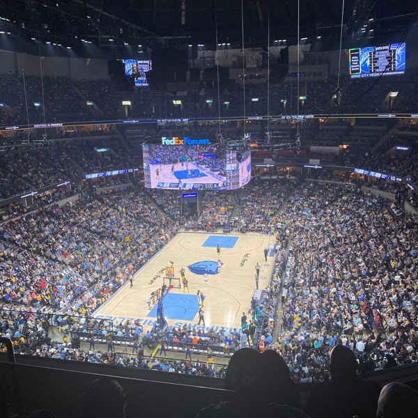 รูปภาพถ่ายที่ FedExForum โดย Mary 💓 F. เมื่อ 4/20/2022