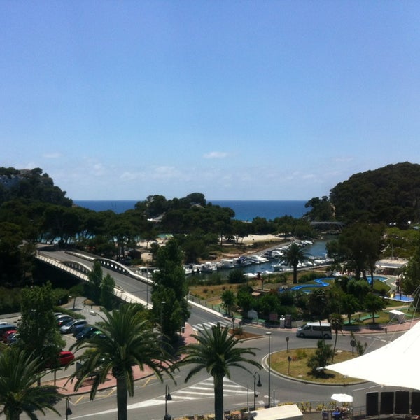 รูปภาพถ่ายที่ Audax Spa And Wellness Hotel Menorca โดย Julián S. เมื่อ 7/2/2013