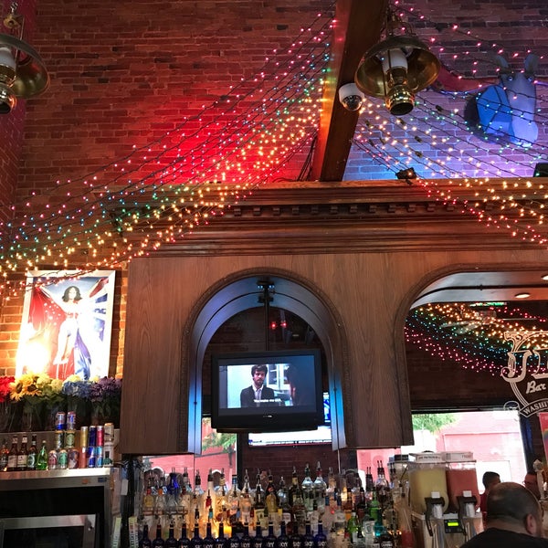 7/11/2017にDomo N.がJR&#39;s Bar &amp; Grillで撮った写真