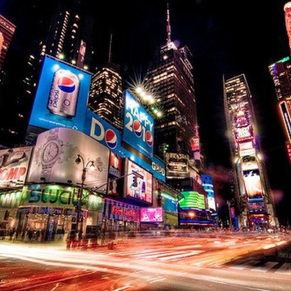 Photo prise au Broadway @ Times Square Hotel par Lynn . le4/11/2013