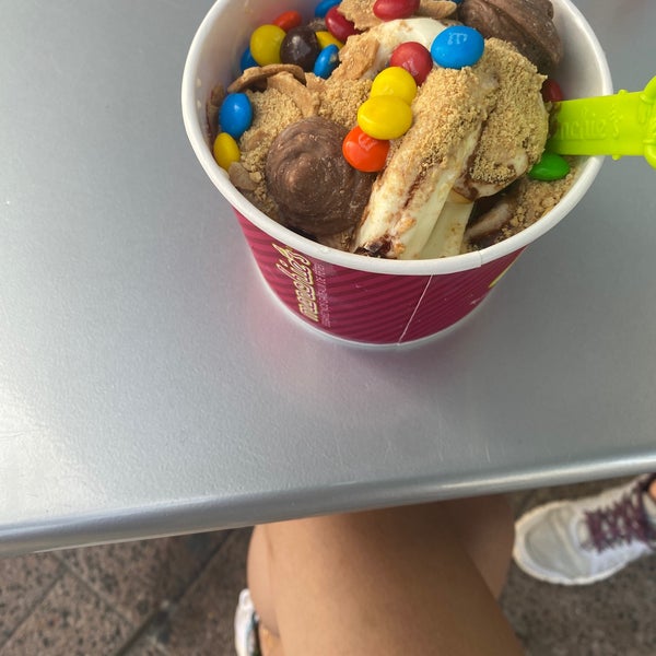 Photo taken at Menchie&#39;s by Mahya on 8/9/2021