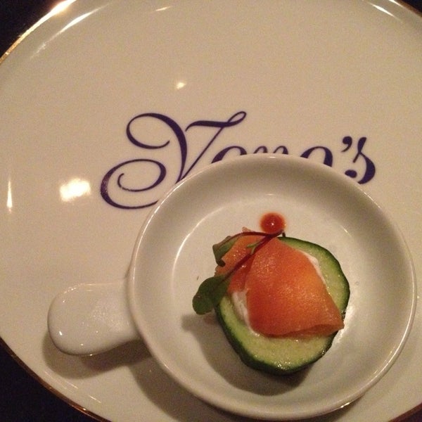 Das Foto wurde bei Yono&#39;s Restaurant von Michelle A. am 7/10/2014 aufgenommen