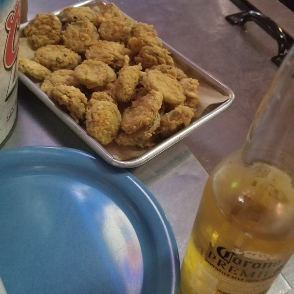 Foto scattata a Wings Pizza N Things da Ted G. il 7/24/2019