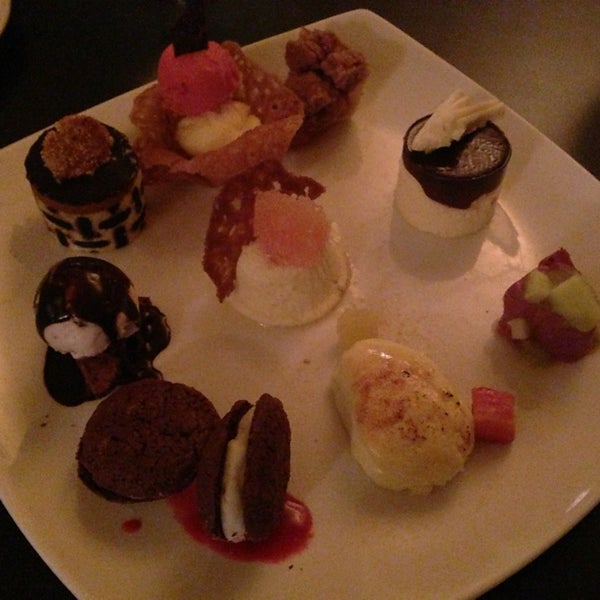 3/29/2013에 GP🧡님이 Finale Desserterie &amp; Bakery에서 찍은 사진