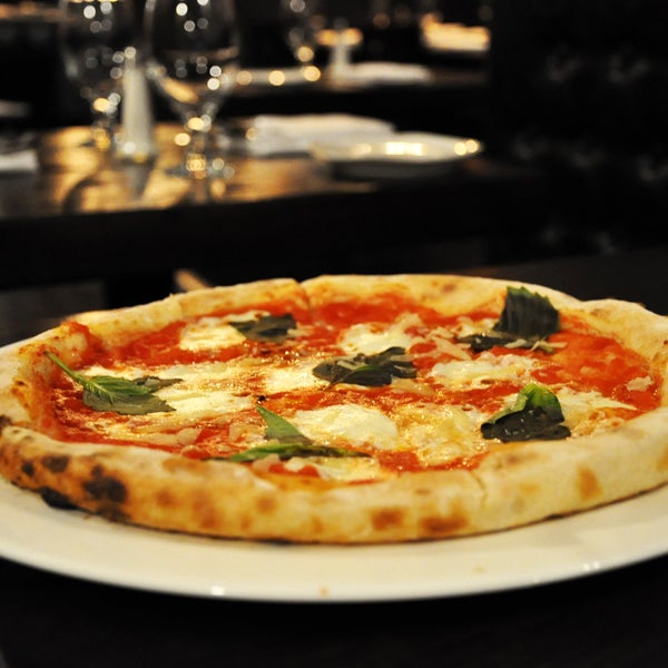 11/18/2014 tarihinde Bellini Italian Restaurant &amp; Brick Oven Pizzaziyaretçi tarafından Bellini Italian Restaurant &amp; Brick Oven Pizza'de çekilen fotoğraf