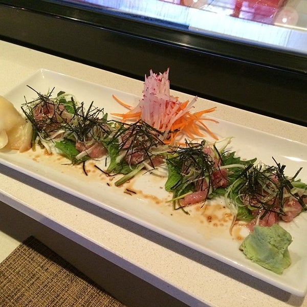Снимок сделан в Bistro Ka Japanese Restaurant пользователем Richard L. 4/11/2014