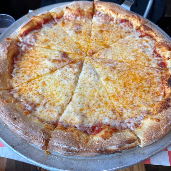 Photo taken at Del Ray Pizzeria by Peter on 3/12/2023