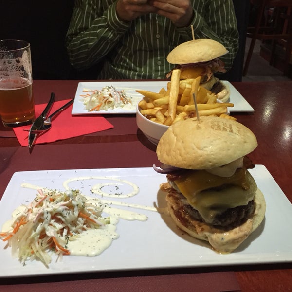 I got the big cheesy burger. It was cooked perfectly, and it was huge. Great beer selection as well.