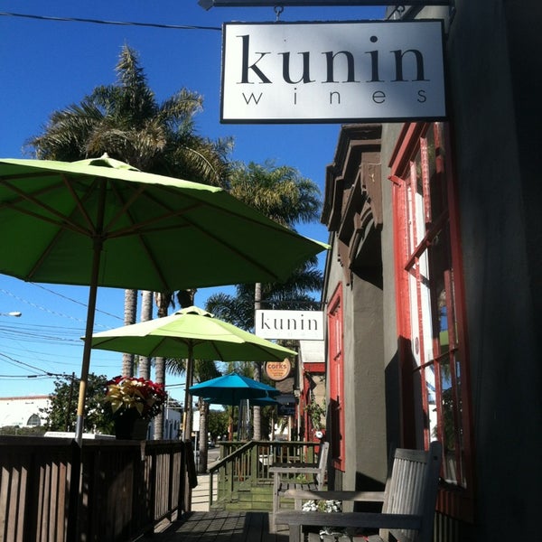 Foto diambil di Kunin Wines Tasting Room oleh Rick A. pada 12/27/2012