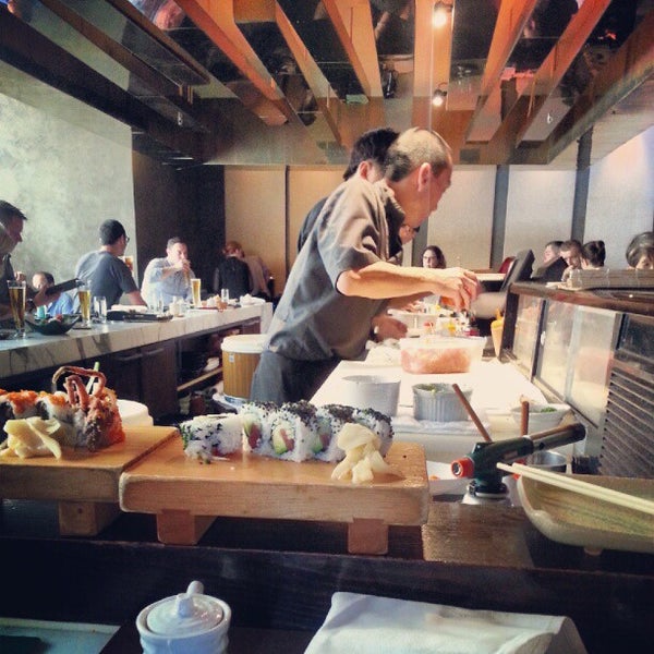 รูปภาพถ่ายที่ Sushi E โดย Michael S. เมื่อ 10/5/2012