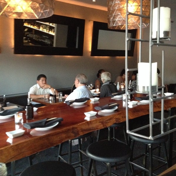 Foto diambil di FIN The Restaurant oleh Roving J. pada 3/28/2014