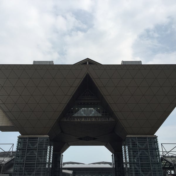 Photo taken at Tokyo Big Sight by Yuriko I. on 8/21/2015