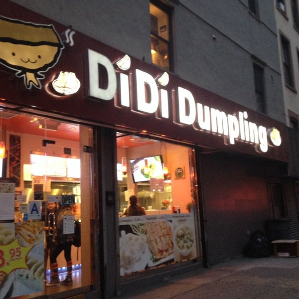 Снимок сделан в Di Di Dumpling пользователем Deb C. 10/20/2014