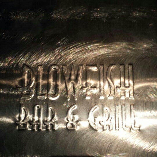 Foto tirada no(a) Blowfish Bar &amp; Grill por Francis N. em 8/26/2013