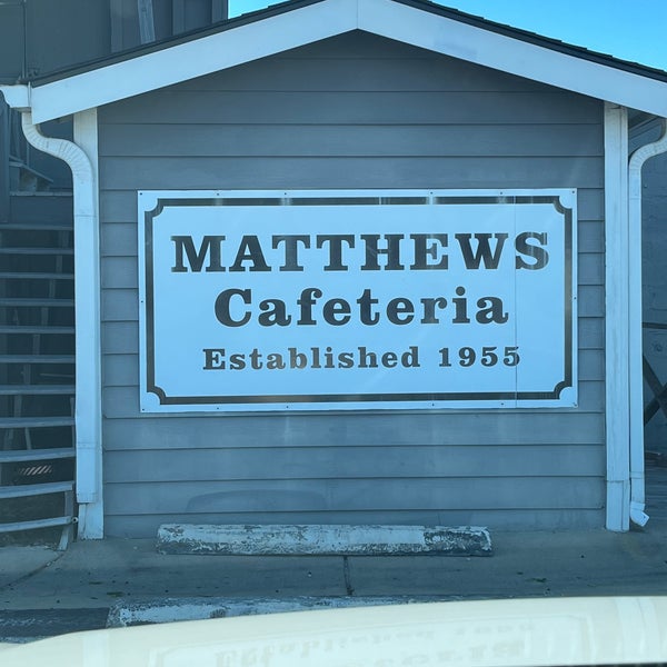 Foto tomada en Matthews Cafeteria  por Bruce W. el 4/22/2023