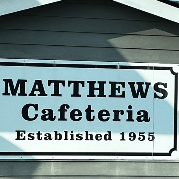 รูปภาพถ่ายที่ Matthews Cafeteria โดย Bruce W. เมื่อ 2/12/2022