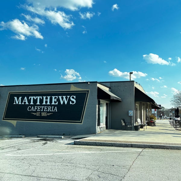 รูปภาพถ่ายที่ Matthews Cafeteria โดย Bruce W. เมื่อ 2/12/2022