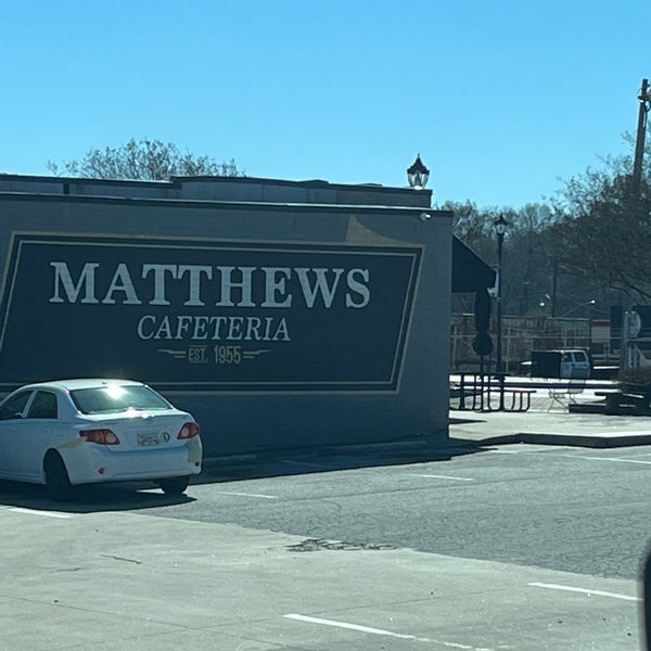Foto scattata a Matthews Cafeteria da Bruce W. il 2/18/2023