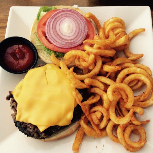 Delicious Cheese Burger! Great outdoor seating with music playing all day. Great drink specials. Horrible bathrooms