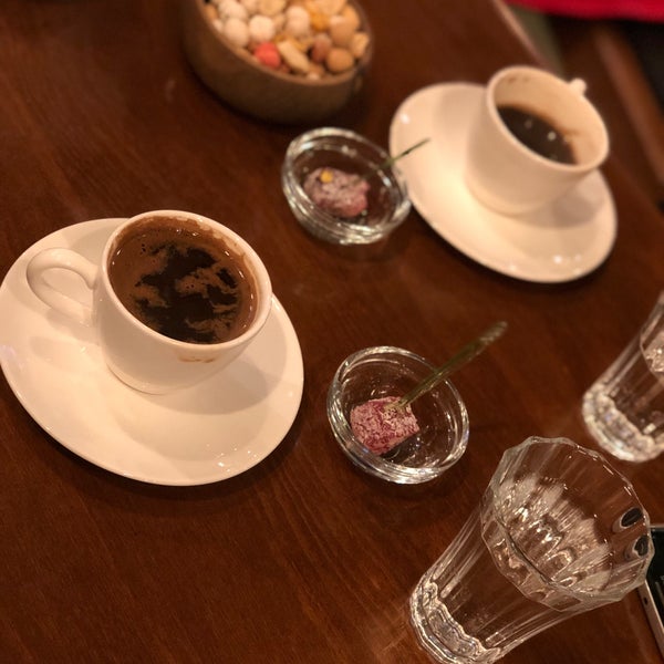 รูปภาพถ่ายที่ Asterya Cafe โดย Orçun A. เมื่อ 2/16/2018