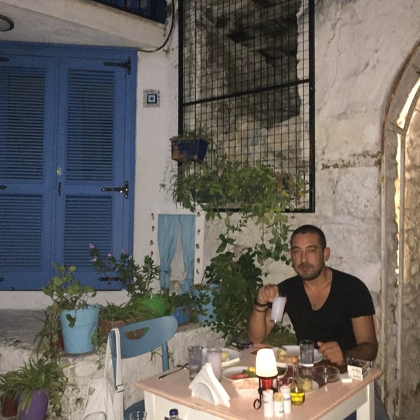 7/12/2016에 Osman Ç.님이 Hayyam Aegean Cuisine - Marmaris에서 찍은 사진