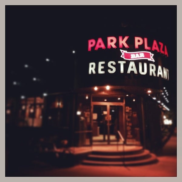 5/20/2014에 Geoff G.님이 Park Plaza Restaurant에서 찍은 사진