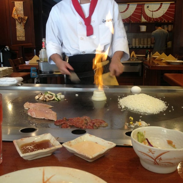 Foto tirada no(a) Sakura Japanese Steak, Seafood House &amp; Sushi Bar por 🎀Dayolikewhoa🎀 em 8/2/2013