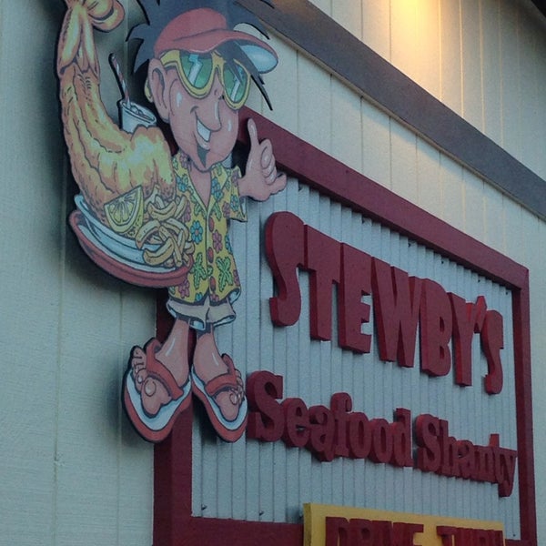 รูปภาพถ่ายที่ Stewby&#39;s Seafood Shanty โดย Traci G. เมื่อ 9/5/2014