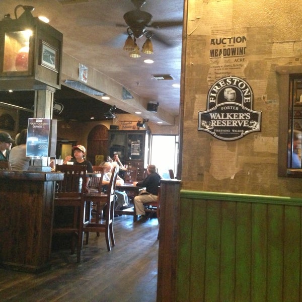 รูปภาพถ่ายที่ Skeptical Chymist Irish Restaurant &amp; Pub โดย Ricky P. เมื่อ 5/19/2013