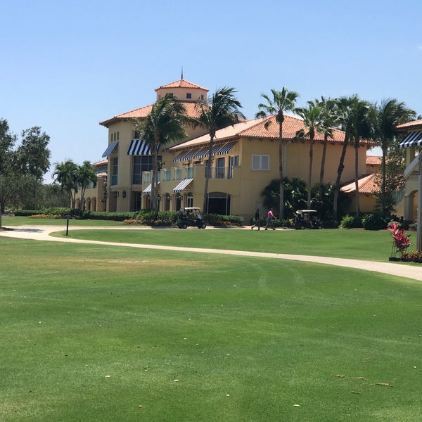 Foto diambil di Tiburón Golf Club oleh Ricky P. pada 5/8/2018