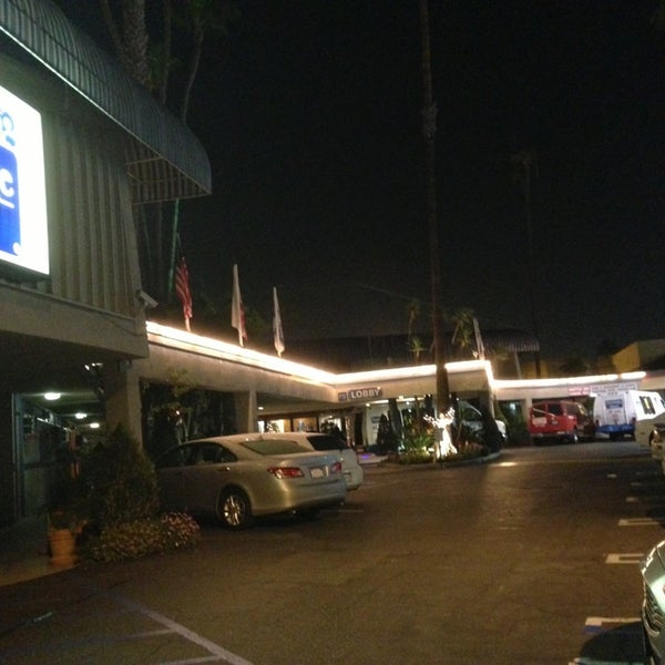 1/2/2014 tarihinde Ricky P.ziyaretçi tarafından Travelodge Hotel at LAX'de çekilen fotoğraf