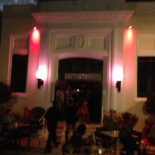 Снимок сделан в Southstreet Restaurant &amp; Bar пользователем Matt H. 12/1/2012
