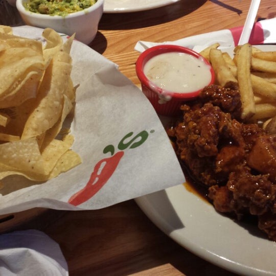 Photo taken at Chili&#39;s Grill &amp; Bar by Jose G. on 7/10/2013