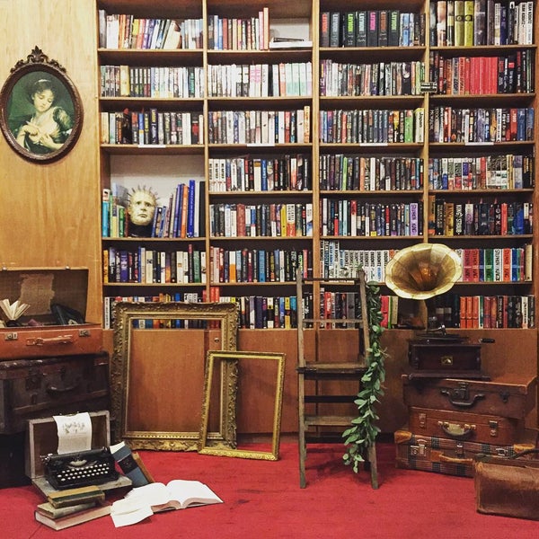 รูปภาพถ่ายที่ The Reading Room โดย Bobby K. เมื่อ 8/3/2015
