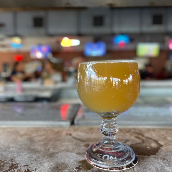 Schooners Patio Grille Bar in Santa Clarita