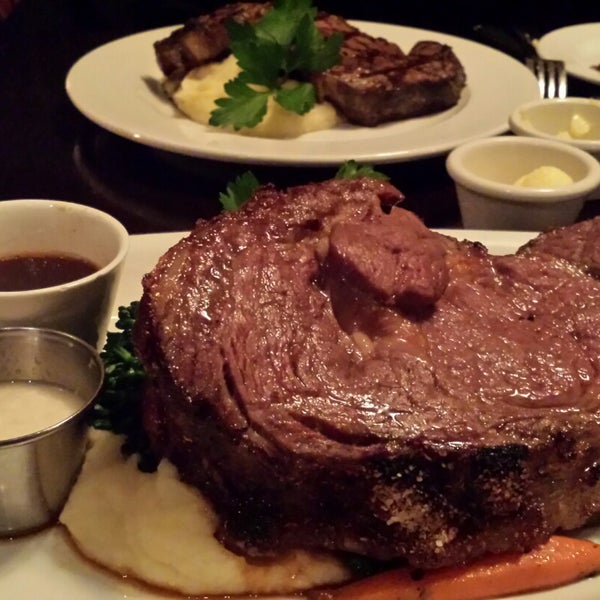 Foto diambil di Quinn&#39;s Steakhouse &amp; Bar oleh Dayes W. pada 11/26/2014